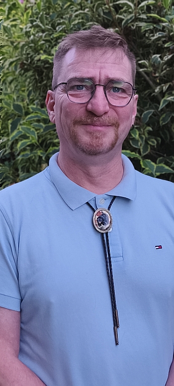 Bild "Maverick Ranch:2026-08-31_-_Der_Vorsitzende.jpg"